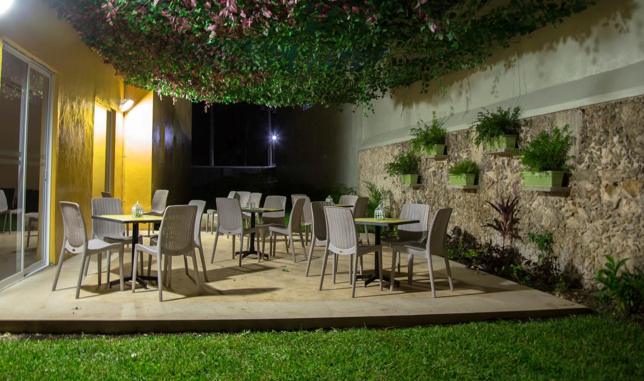 Hotel Zar Merida Bagian luar foto
