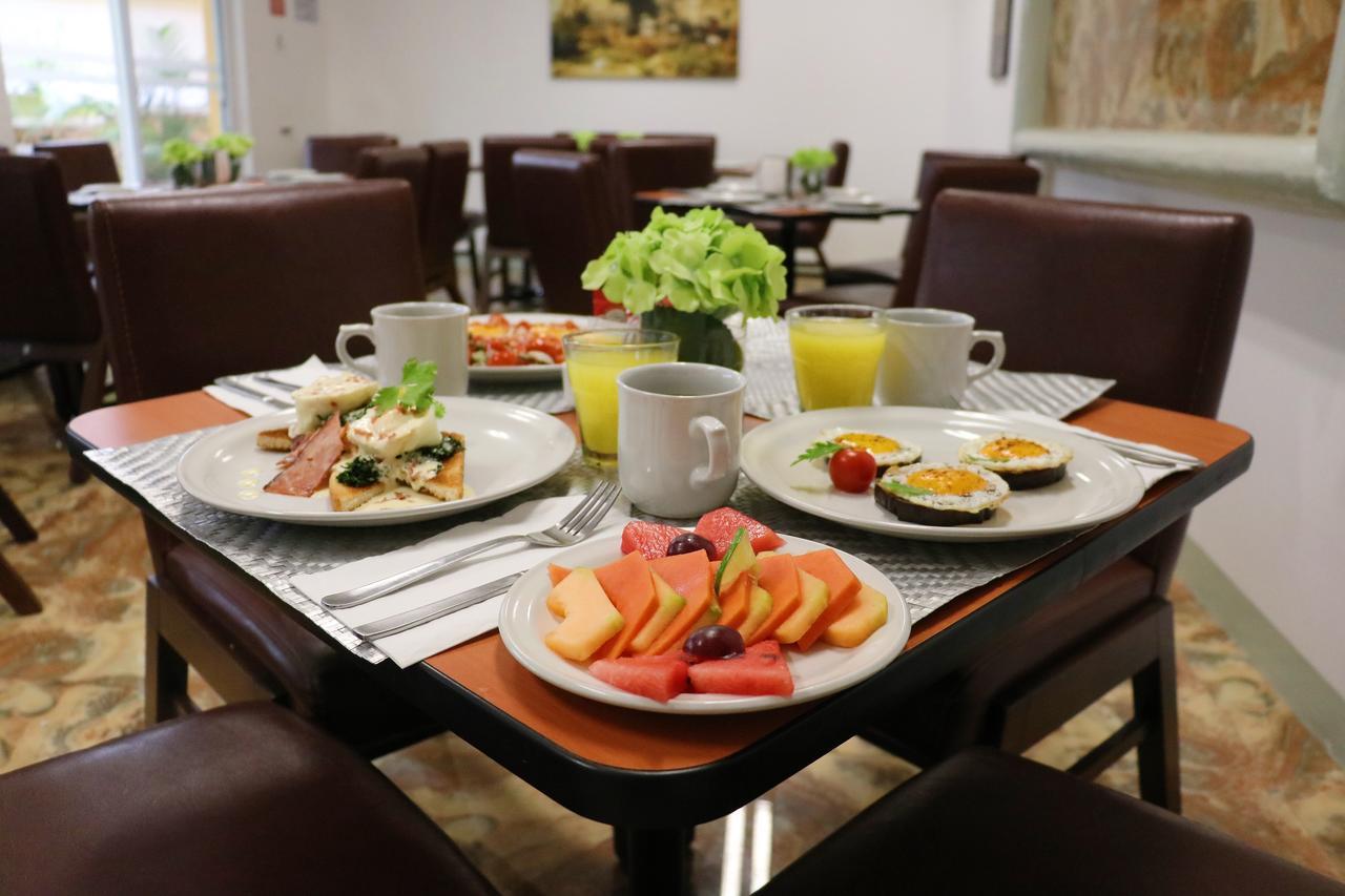 Hotel Zar Merida Bagian luar foto