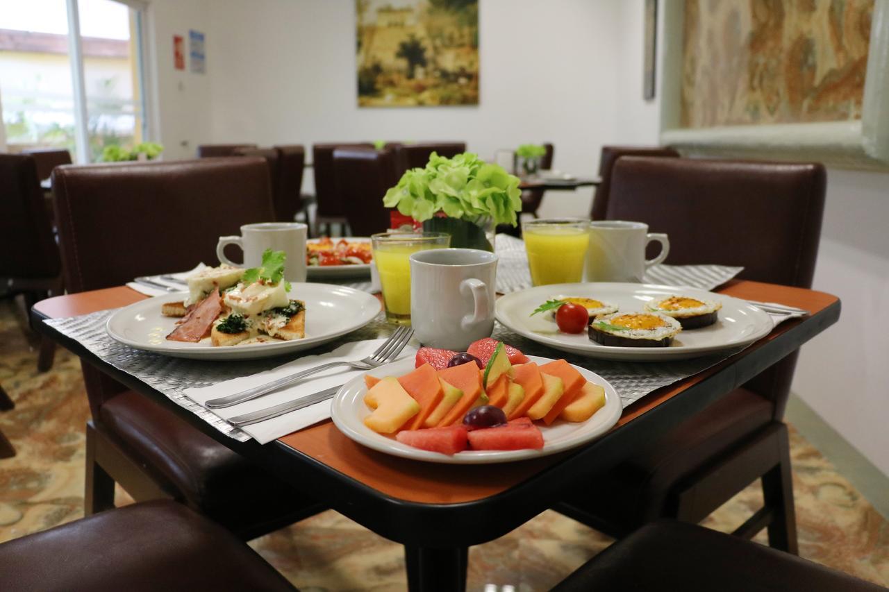 Hotel Zar Merida Bagian luar foto