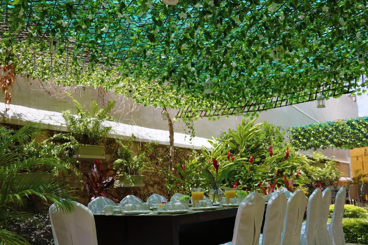 Hotel Zar Merida Bagian luar foto